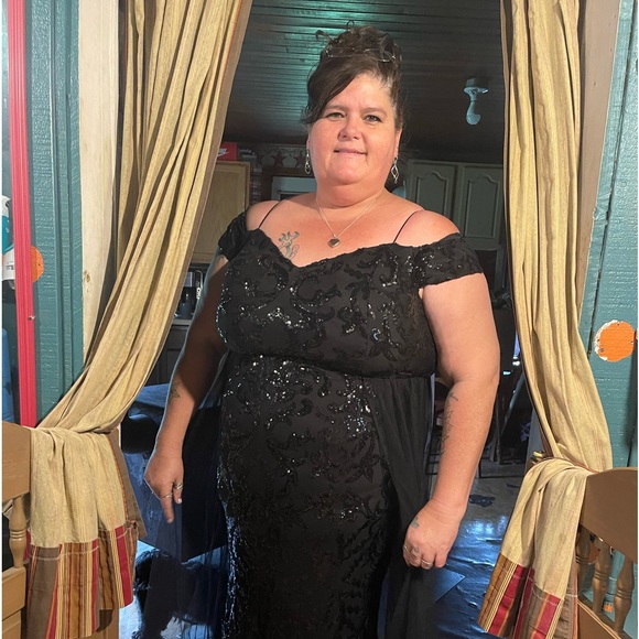 Meet your Posher, Christina - Picture 3 of 4